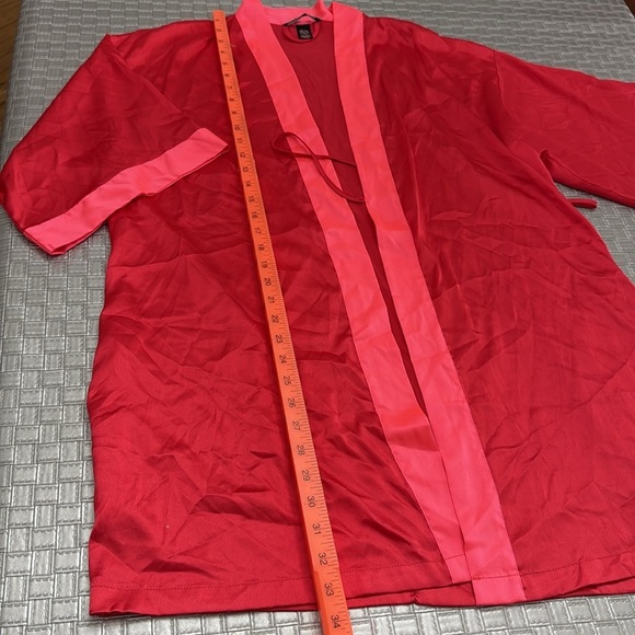 VICTORIA’S SECRET red satin robe with pink trim size xs/s - Picture 5 of 7